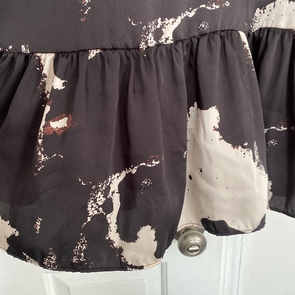 Alexis for Target black and cream balloon sleeve dress. - Picture 4 of 14